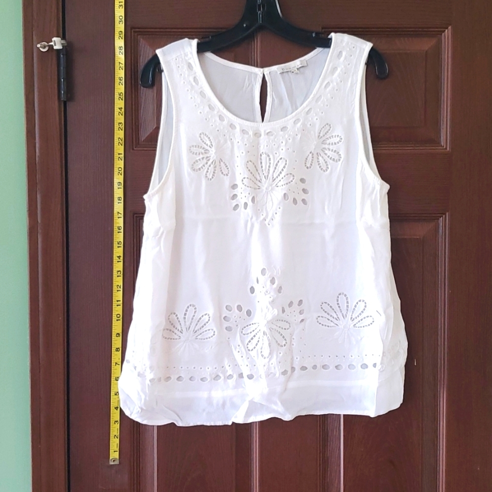 White casual tank top